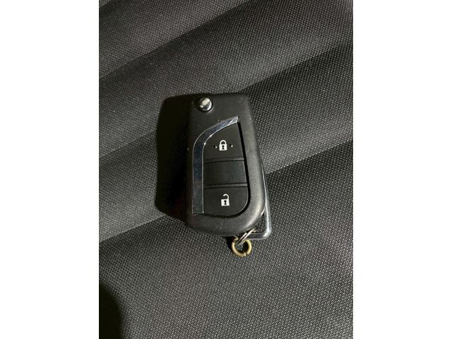 ヤリス X マニュアル車 整備付 保証付 夏冬タイヤホイールセット 夏冬ワイパーセット ナビ BLUETOOTH ドライブレコーダー ミュージックプレイヤー接続可 オートハイビーム 電格ドアミラー USBポート(28枚目)