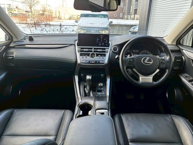 NX NX300h 4WD 整備付 保証付 サンルーフ シートヒーター シートエアコン 夏冬タイヤホイール 夏冬ワイパー ナビ BLUETOOTH ETC バックカメラ 電動シート 電動リアゲート クルーズコントロール(5枚目)