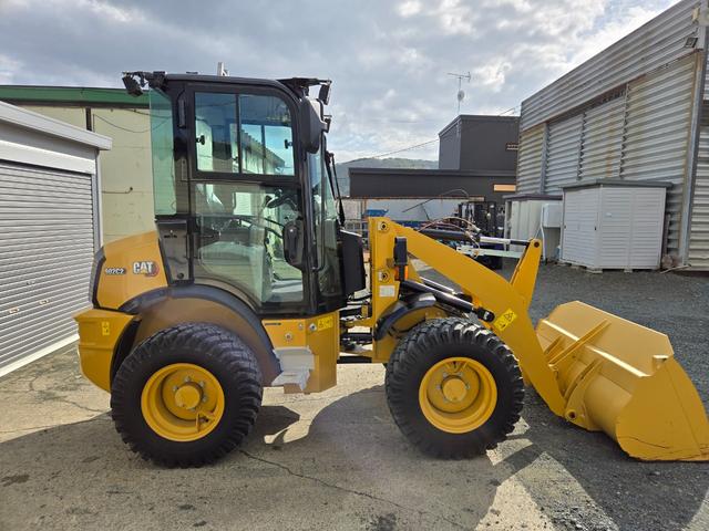 日本 　キャタピラー　ＣＡＴ　９０２Ｃ２　タイヤショベル　ホイールローダー　除雪仕様　０．６立米　稼働１５８ｈ　スパイク付スノータイヤ　冬季間のみ使用（4枚目）
