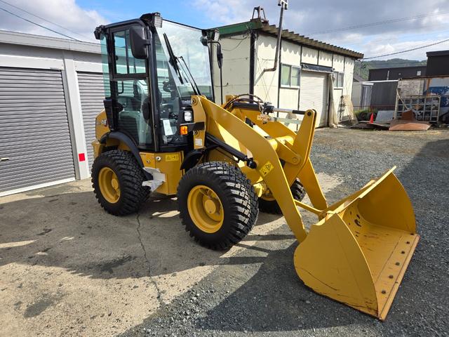 日本 　キャタピラー　ＣＡＴ　９０２Ｃ２　タイヤショベル　ホイールローダー　除雪仕様　０．６立米　稼働１５８ｈ　スパイク付スノータイヤ　冬季間のみ使用（6枚目）