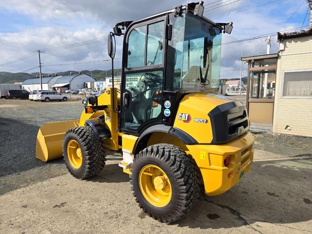 日本 　キャタピラー　ＣＡＴ　９０２Ｃ２　タイヤショベル　ホイールローダー　除雪仕様　０．６立米　稼働１５８ｈ　スパイク付スノータイヤ　冬季間のみ使用（9枚目）