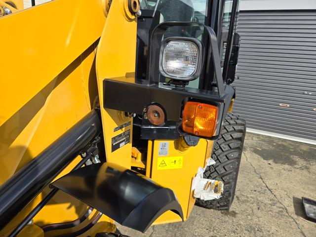日本 　キャタピラー　ＣＡＴ　９０２Ｃ２　タイヤショベル　ホイールローダー　除雪仕様　０．６立米　稼働１５８ｈ　スパイク付スノータイヤ　冬季間のみ使用（48枚目）