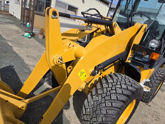 日本 　キャタピラー　ＣＡＴ　９０２Ｃ２　タイヤショベル　ホイールローダー　除雪仕様　０．６立米　稼働１５８ｈ　スパイク付スノータイヤ　冬季間のみ使用（52枚目）