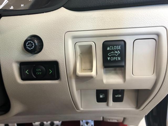 IS IS250C バージョンL 赤白レザー・シートヒーター・ベンチレーション・純正ナビ&フルセグテレビ・CD・DVD・ブルートゥース・バックカメラ・ビルトインETC・ウッドコンビステアリング(14枚目)