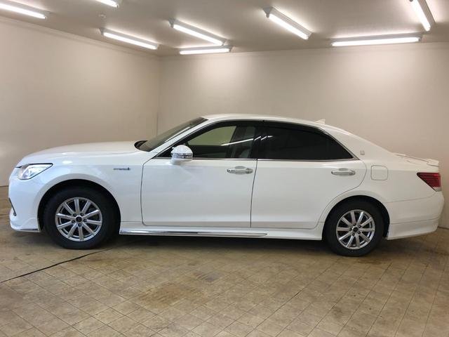 クラウンハイブリッド ロイヤルサルーン Four ワンオーナー・モデリスタエアロ・純正エンジンスターター・純正シートカバー・純正ハーフシートカバー・純正ナビ&フルセグ・CD・DVD・ブルートゥース・バックカメラ・ビルトインETC(3枚目)