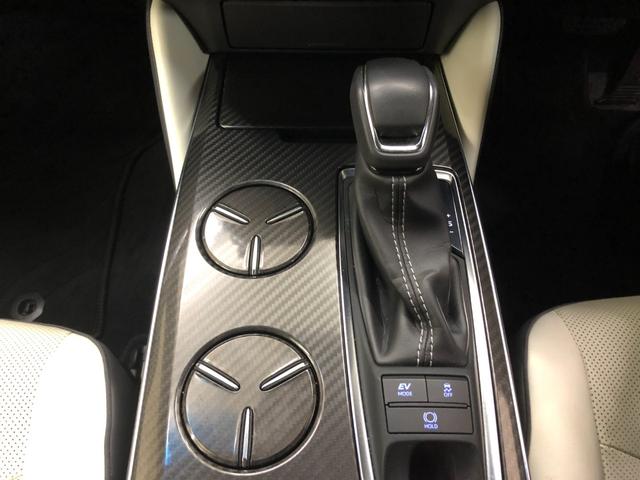 クラウンハイブリッド ＲＳアドバンス　Ｆｏｕｒ　サンルーフ・白革シート・シートヒーター・ベンチレーション・ステアリングヒーター・キー一体型リモートスタート・ＡＣ１００Ｖ１５００Ｗ電源・ビルトインＥＴＣ・ＣＤ・ＤＶＤ・ブルーレイ・ブルートゥース（18枚目）