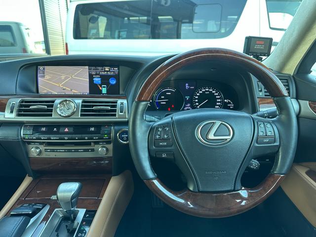 ＬＳ ＬＳ６００ｈ　バージョンＣ　Ｉパッケージ　４ＷＤ　エンジンスターター　ブラインドスポットモニター　ステアリングヒーター　助手席オットマン　ＤＶＤ再生　本革　ＬＥＤヘッド　ＵＳＢ　シートエアコン　ヒーター　内外装美装仕上済（42枚目）