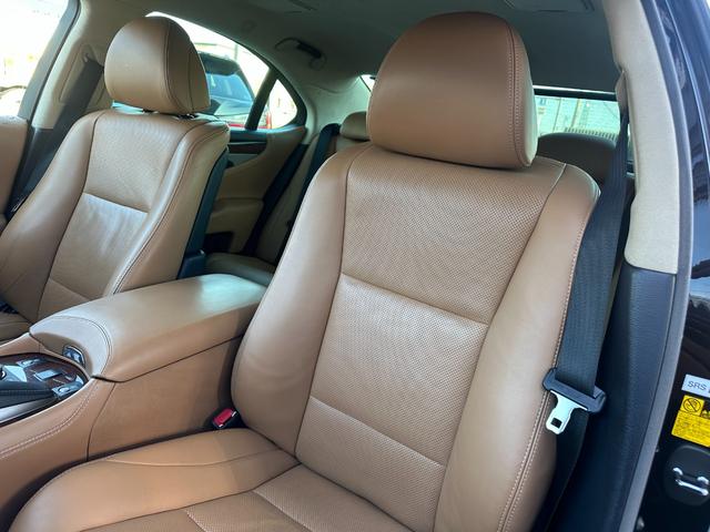 ＬＳ ＬＳ６００ｈ　バージョンＣ　Ｉパッケージ　４ＷＤ　エンジンスターター　ブラインドスポットモニター　ステアリングヒーター　助手席オットマン　ＤＶＤ再生　本革　ＬＥＤヘッド　ＵＳＢ　シートエアコン　ヒーター　内外装美装仕上済（56枚目）