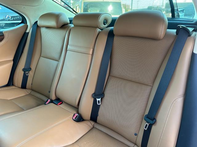 ＬＳ ＬＳ６００ｈ　バージョンＣ　Ｉパッケージ　４ＷＤ　エンジンスターター　ブラインドスポットモニター　ステアリングヒーター　助手席オットマン　ＤＶＤ再生　本革　ＬＥＤヘッド　ＵＳＢ　シートエアコン　ヒーター　内外装美装仕上済（63枚目）