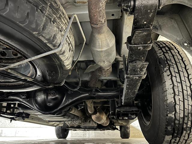 ハイエースバン ロングＤＸ　ディーゼル　本州車両　内外装美装仕上　リアヒーター　４ＷＤ　寒冷地　ディーゼル　メモリーナビ　バックカメラ　ワンセグ　ＥＴＣ　盗難防止装置　キーレス　横滑り防止機能　３列シート　乗車定員９人（37枚目）