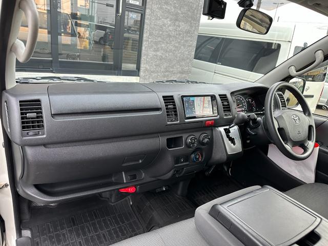 ハイエースバン ロングＤＸ　ディーゼル　本州車両　内外装美装仕上　リアヒーター　４ＷＤ　寒冷地　ディーゼル　メモリーナビ　バックカメラ　ワンセグ　ＥＴＣ　盗難防止装置　キーレス　横滑り防止機能　３列シート　乗車定員９人（47枚目）