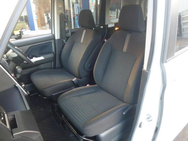 ルーミー カスタムG 4WD 禁煙車 Pスタート&スマートキー ナビ&Bカメラ(5枚目)