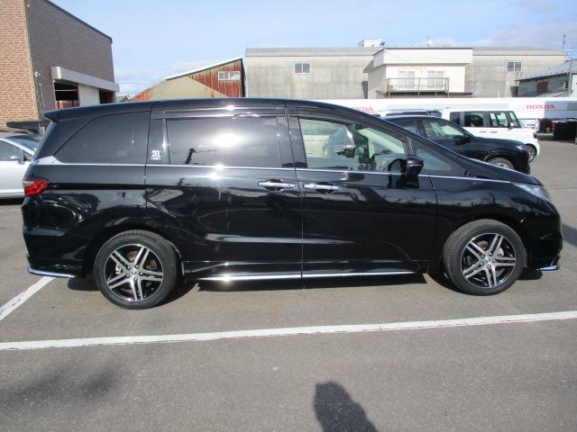 オデッセイ アブソルート・20thアニバーサリーパッケージ 4WD メモリーナビ ETC バックカメラ 両側電動スライドドア 3列シート ウォークスルー フルフラット フルセグ オートクルーズコントロール DVD再生 アイドリングストップ 衝突防止システム(4枚目)