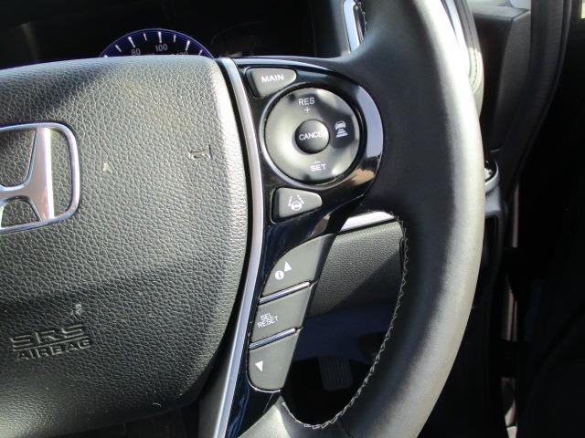 オデッセイ アブソルート・20thアニバーサリーパッケージ 4WD メモリーナビ ETC バックカメラ 両側電動スライドドア 3列シート ウォークスルー フルフラット フルセグ オートクルーズコントロール DVD再生 アイドリングストップ 衝突防止システム(18枚目)