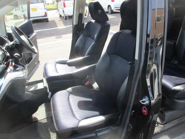 オデッセイ アブソルート・20thアニバーサリーパッケージ 4WD メモリーナビ ETC バックカメラ 両側電動スライドドア 3列シート ウォークスルー フルフラット フルセグ オートクルーズコントロール DVD再生 アイドリングストップ 衝突防止システム(35枚目)