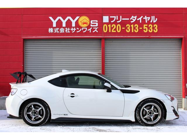 ８６ １４Ｒ　ユーザー買取直販・ＴＲＤフロント・サイド・リヤエアロ・ブリッツ車高調・フルセグテレビ・Ｂｌｕｅｔｏｏｔｈオーディオ・バックカメラ・クルーズコントロール・６速マニュアル・ＥＴＣ・カロッツェリアナビ（14枚目）