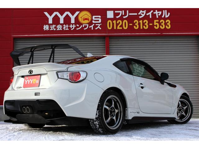 ８６ １４Ｒ　ユーザー買取直販・ＴＲＤフロント・サイド・リヤエアロ・ブリッツ車高調・フルセグテレビ・Ｂｌｕｅｔｏｏｔｈオーディオ・バックカメラ・クルーズコントロール・６速マニュアル・ＥＴＣ・カロッツェリアナビ（17枚目）