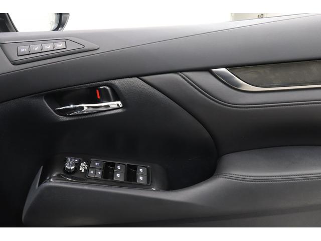 ヴェルファイアハイブリッド ＺＲ　サンルーフ　カロッツェリア１０型ＳＤナビ　パワーバックドア　バックカメラ　クリアランスソナー　横滑り防止装置　クルーズコントロール　黒半革シート　運転席シートメモリー　寒冷地仕様　ワイパーデアイサー（40枚目）