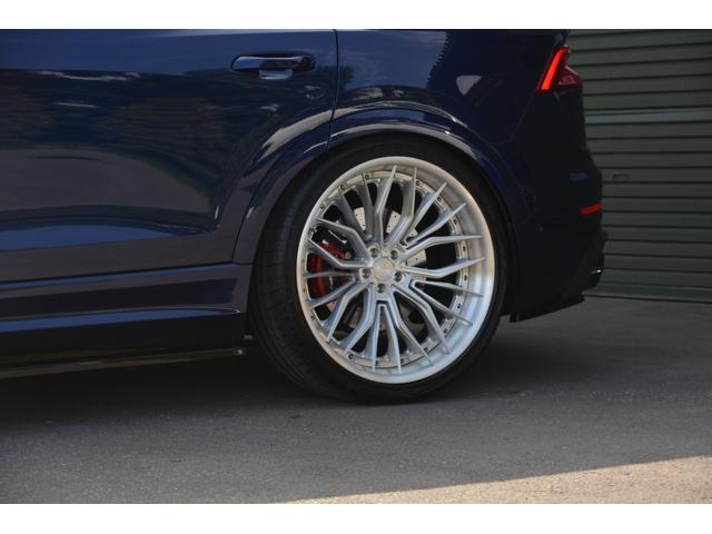 ＲＳ Ｑ８ ベースグレード　ローダウン　セラミックブレーキ　４ＷＤ　グレード（５名）レザーシートＰＫＧ　カーボン／ブラックスタイリング　パノラマサンルーフ　ＡＧ　２４インチ　社外エキゾーストバルブ付き　ＭＡＸＴＯＮエアロ（13枚目）