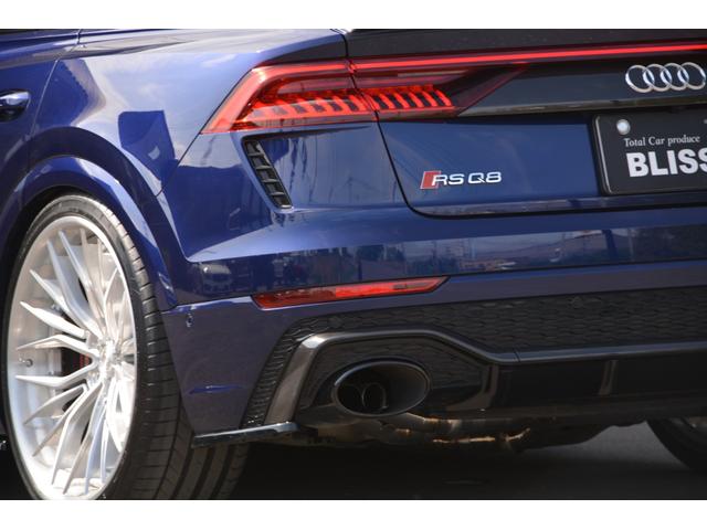 ＲＳ Ｑ８ ベースグレード　ローダウン　セラミックブレーキ　４ＷＤ　グレード（５名）レザーシートＰＫＧ　カーボン／ブラックスタイリング　パノラマサンルーフ　ＡＧ　２４インチ　社外エキゾーストバルブ付き　ＭＡＸＴＯＮエアロ（17枚目）