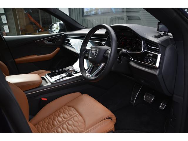 ＲＳ Ｑ８ ベースグレード　ローダウン　セラミックブレーキ　４ＷＤ　グレード（５名）レザーシートＰＫＧ　カーボン／ブラックスタイリング　パノラマサンルーフ　ＡＧ　２４インチ　社外エキゾーストバルブ付き　ＭＡＸＴＯＮエアロ（31枚目）
