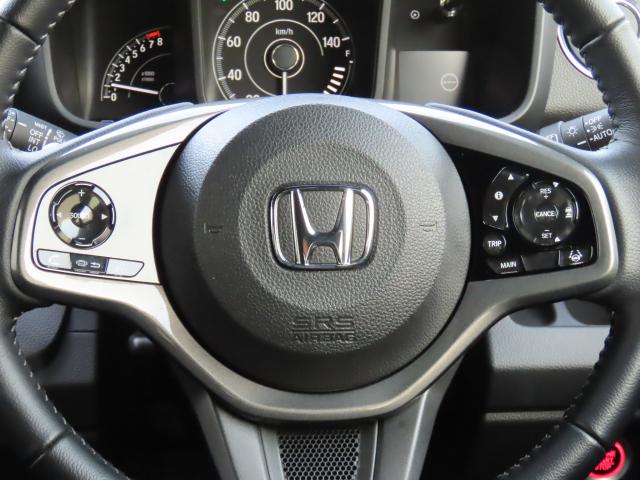 �n���h���ɂ́A�A�N�Z���y�_���𓥂܂��ɒ葬���s����J�y���ɍv������N���[�Y�R���g���[���ƁA�n���h�������𗣂����ɃI�[�f�B�I�𑀍�ł���̂ň��S�����ƂĂ��オ��X�e�A�����O�����R�����t���Ă��܂��I