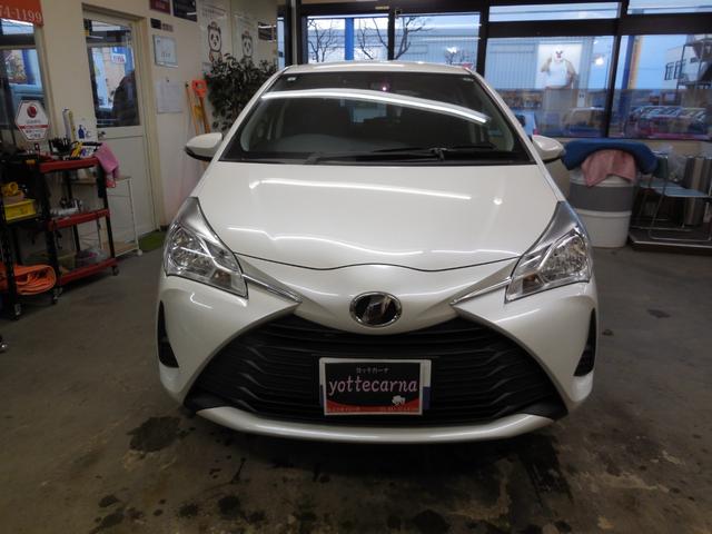 ヴィッツ Ｆ　衝突安全ブレーキ装置　／　４ＷＤ　／　寒冷地仕様　／　禁煙車　／　フルセグナビ　／　バックカメラ　／　オートライト　／　ＬＥＤヘッドライト　／　エンジンスターター　／　デアイサ　／　スタッドレス一式（2枚目）