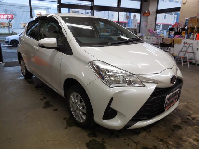 ヴィッツ Ｆ　衝突安全ブレーキ装置　／　４ＷＤ　／　寒冷地仕様　／　禁煙車　／　フルセグナビ　／　バックカメラ　／　オートライト　／　ＬＥＤヘッドライト　／　エンジンスターター　／　デアイサ　／　スタッドレス一式（3枚目）