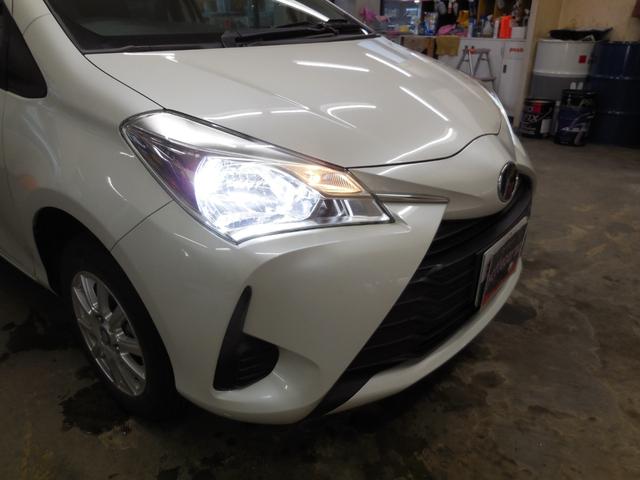 ヴィッツ Ｆ　衝突安全ブレーキ装置　／　４ＷＤ　／　寒冷地仕様　／　禁煙車　／　フルセグナビ　／　バックカメラ　／　オートライト　／　ＬＥＤヘッドライト　／　エンジンスターター　／　デアイサ　／　スタッドレス一式（4枚目）