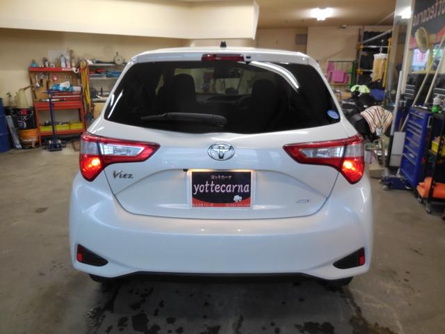 ヴィッツ Ｆ　衝突安全ブレーキ装置　／　４ＷＤ　／　寒冷地仕様　／　禁煙車　／　フルセグナビ　／　バックカメラ　／　オートライト　／　ＬＥＤヘッドライト　／　エンジンスターター　／　デアイサ　／　スタッドレス一式（7枚目）