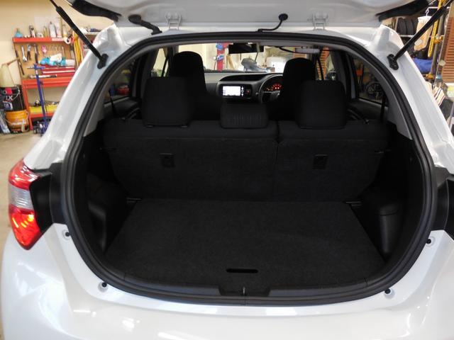 ヴィッツ Ｆ　衝突安全ブレーキ装置　／　４ＷＤ　／　寒冷地仕様　／　禁煙車　／　フルセグナビ　／　バックカメラ　／　オートライト　／　ＬＥＤヘッドライト　／　エンジンスターター　／　デアイサ　／　スタッドレス一式（9枚目）