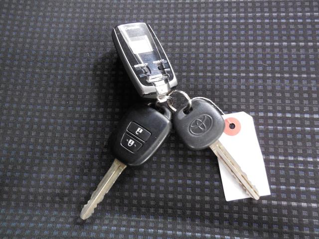 ヴィッツ Ｆ　衝突安全ブレーキ装置　／　４ＷＤ　／　寒冷地仕様　／　禁煙車　／　フルセグナビ　／　バックカメラ　／　オートライト　／　ＬＥＤヘッドライト　／　エンジンスターター　／　デアイサ　／　スタッドレス一式（19枚目）