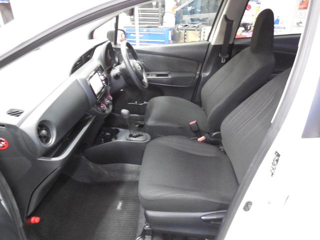 ヴィッツ Ｆ　衝突安全ブレーキ装置　／　４ＷＤ　／　寒冷地仕様　／　禁煙車　／　フルセグナビ　／　バックカメラ　／　オートライト　／　ＬＥＤヘッドライト　／　エンジンスターター　／　デアイサ　／　スタッドレス一式（20枚目）