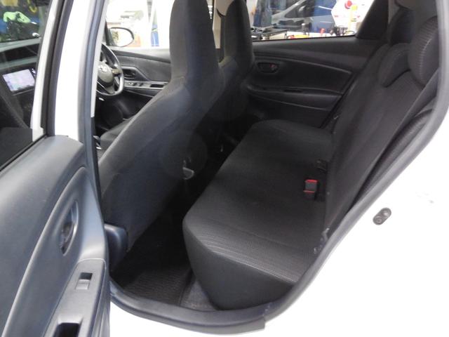 ヴィッツ Ｆ　衝突安全ブレーキ装置　／　４ＷＤ　／　寒冷地仕様　／　禁煙車　／　フルセグナビ　／　バックカメラ　／　オートライト　／　ＬＥＤヘッドライト　／　エンジンスターター　／　デアイサ　／　スタッドレス一式（21枚目）