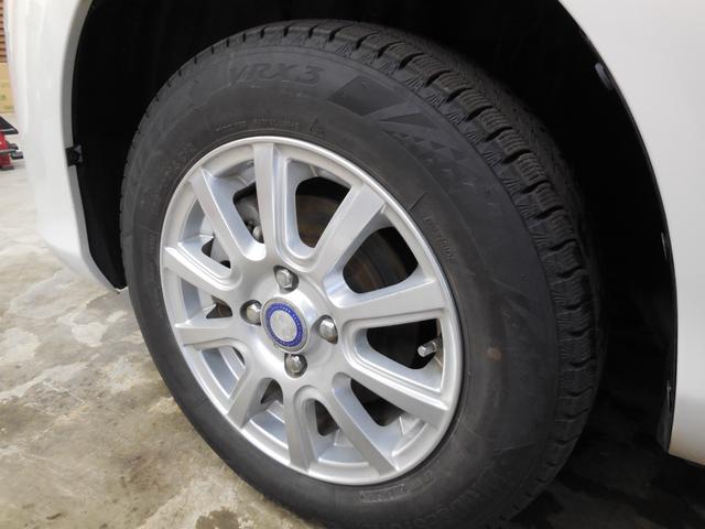 ヴィッツ Ｆ　衝突安全ブレーキ装置　／　４ＷＤ　／　寒冷地仕様　／　禁煙車　／　フルセグナビ　／　バックカメラ　／　オートライト　／　ＬＥＤヘッドライト　／　エンジンスターター　／　デアイサ　／　スタッドレス一式（22枚目）