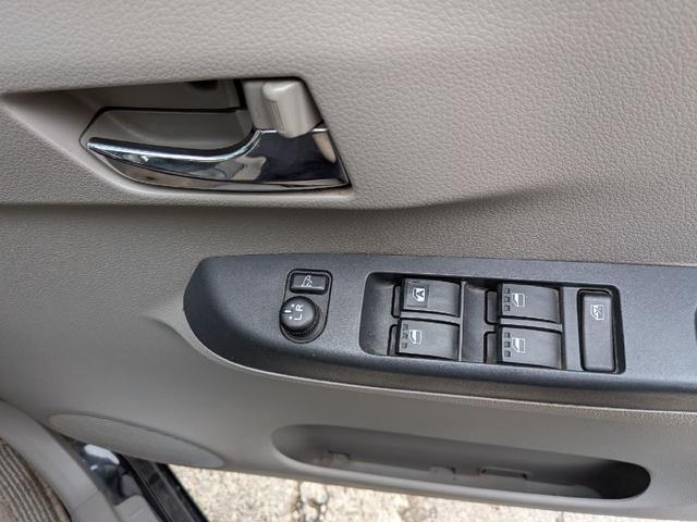 ピクシスエポック Ｘ　４ＷＤ　ＥＴＣ　ナビ　ＴＶ　アイドリングストップ　電格ミラー　ＣＶＴ　盗難防止システム　ＡＢＳ　フォグ　エンジンスターター　ＣＤ　ＵＳＢ　衝突安全ボディ　エアコン　パワステ　ヘッドライトレベライザー（7枚目）