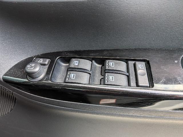 タント カスタムＲＳ　４ＷＤ　両側電動スライドドア　ナビ　ＴＶ　ＬＥＤヘッドランプ　スマートキー　アイドリングストップ　電動格納ミラー　ベンチシート　ＣＶＴ　盗難防止システム　ＡＢＳ　アルミホイール　衝突安全ボディ（7枚目）