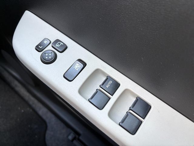 �^�]�ȂőS�h�A���̑��삪�ł��܂��B�T�C�h�~���[�͎ԓ�����d���Œ����E�i�[���s���܂��B�������ԏ�ł��L�Y�������X�N��}�����܂��B