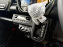ストレートで操作性に優れたシフトレバーなので運転しやすいつくりになってます。ハンドルから近く運転しやすいインパネシフト。広い足元空間を確保してウォークスルーを実現、助手席側からの乗り降りもスムーズです