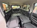 フロントシートを後方いっぱいに倒せばフルフラットになり、車内でゆっくり休めます。また、リヤシートを倒せば長尺物も積載できます。