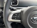 運転中、前方から目線をそらすことなく、オーディオ等の操作が可能な便利なステアリングスイッチ。安心で快適なドライブが楽しめます。