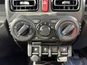 操作の簡単なマニュアルエアコンで寒い冬も暑い夏も快適な車内空間でカーライフが楽しめます。