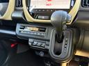 ストレートで操作性に優れたシフトレバーなので運転しやすいつくりになってます。ハンドルから近く運転しやすいインパネシフト。広い足元空間を確保してウォークスルーを実現、助手席側からの乗り降りもスムーズです