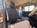 ☆届出済未使用車☆     シート素材はファブリックが採用されてます。シートにはインパネカラーガーニッシュと同色のアクセントカラーが使われとてもオシャレです。