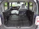 フロントシートを後方いっぱいに倒せばフルフラットになり、車内でゆっくり休めます。また、リヤシートを倒せば長尺物も積載できます。