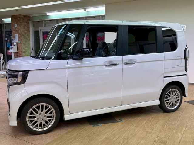 N-BOXカスタム Lターボ 4WD 純正ナビ付 バックカメラ ステアリングリモコン クルーズコントロール ホンダセンシング 両側パワースライドドア プッシュエンジンスタート 横滑り防止 ABS シートヒーター(9枚目)
