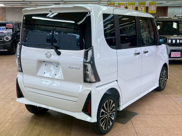 タント カスタムＲＳ　４ＷＤ　スマートキー　障害物センサー　衝突軽減ブレーキシステム　ＡＢＳ　横滑り防止装置　両側パワースライドドア　アイドリングストップ　運転席・助手席シートヒーター　純正アルミホイール（6枚目）