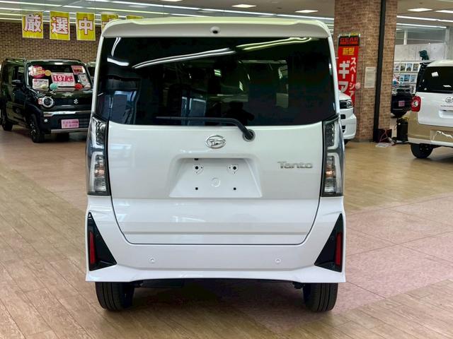 タント カスタムＲＳ　４ＷＤ　スマートキー　障害物センサー　衝突軽減ブレーキシステム　ＡＢＳ　横滑り防止装置　両側パワースライドドア　アイドリングストップ　運転席・助手席シートヒーター　純正アルミホイール（7枚目）