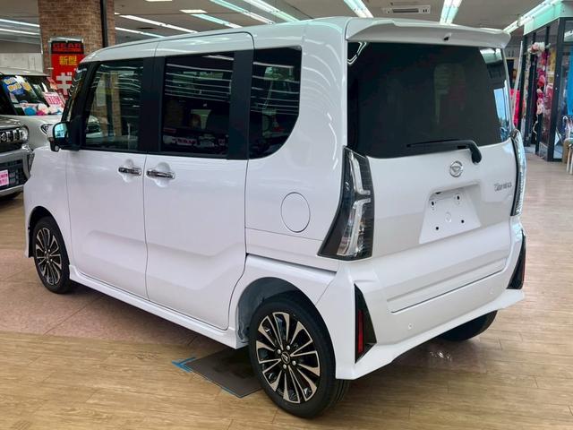 タント カスタムＲＳ　４ＷＤ　スマートキー　障害物センサー　衝突軽減ブレーキシステム　ＡＢＳ　横滑り防止装置　両側パワースライドドア　アイドリングストップ　運転席・助手席シートヒーター　純正アルミホイール（8枚目）