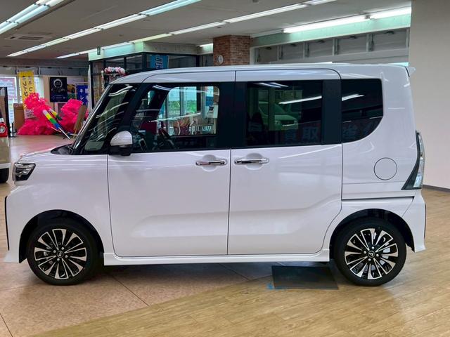 タント カスタムＲＳ　４ＷＤ　スマートキー　障害物センサー　衝突軽減ブレーキシステム　ＡＢＳ　横滑り防止装置　両側パワースライドドア　アイドリングストップ　運転席・助手席シートヒーター　純正アルミホイール（9枚目）